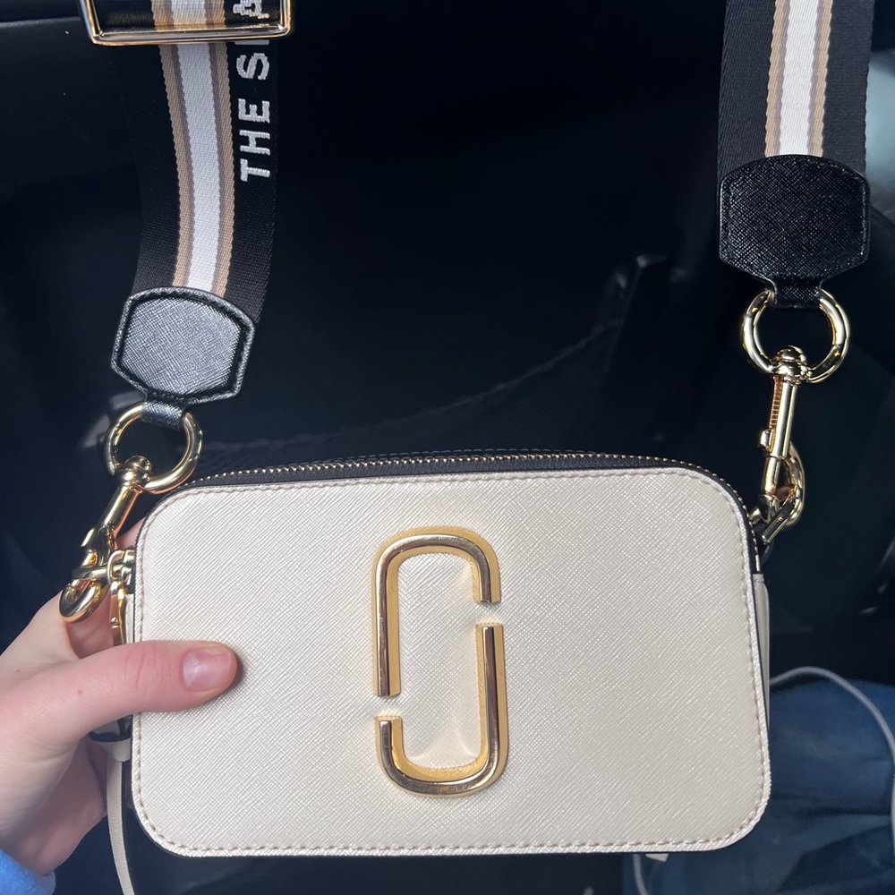 Authentic Marc Jacobs Snap Shot Purse.